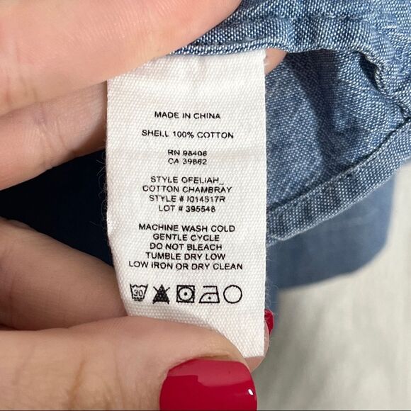 Theory | 100% Cotton Ofeliah V-Neck Chambray Blouse Size Small - Picture 6 of 6